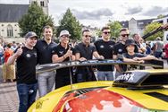 Veel volk voor de parade van de 24 Uren-racers