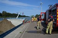 Brand binnenschip in Eversel snel onder controle