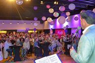 Veel volk swingt op feest van de burgemeester