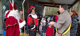 Burgemeester geeft pluim aan nieuwe hoofdpiet