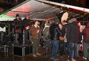 Sfeer ondanks de regen op Heusdense kerstmarkt