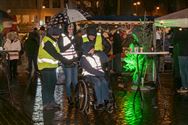 Sfeer ondanks de regen op Heusdense kerstmarkt