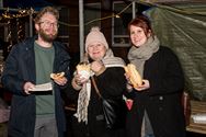 Sfeer ondanks de regen op Heusdense kerstmarkt