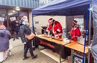 Traditionele stormloop op kaarten van de revue