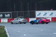 Drifters en Drag Racers met kerstbomen op het dak