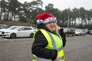 Drifters en Drag Racers met kerstbomen op het dak