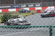 Drifters en Drag Racers met kerstbomen op het dak