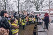 Bloemen uit afvalmateriaal tegen sluikstorten