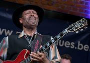 Saron Crenshaw: koning van de gitaarsolo's