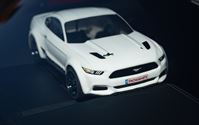 Een pak volk en auto's op eerste dag Mustang Fever