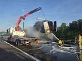 Bestelwagen brandt helemaal uit op E314