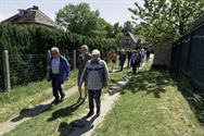 Neos op wandel in Mangelbeekvallei in Laak