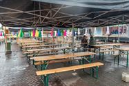 Regen verstoort de start van foodtruckfestival
