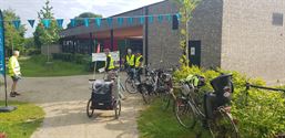 Applaus en koekje voor fietsers aan De Leerplaneet