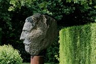 Neos bezocht beeldentuin van Hugo Voeten