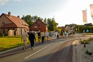 Gelovigen op pad voor zomertocht in Berkenbos