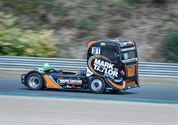 De racetrucks hebben al van katoen gegeven