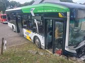 1 gewonde bij botsing tussen auto en lijnbus