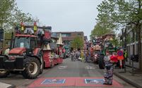 Veel kijkers en groepen bij Heusdense stoet
