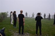 De tai chi wave op de mijnterril gehuld in de mist