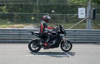 Massa volk voor auto's, show en DDT op Race Wars