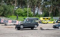 Massa volk voor auto's, show en DDT op Race Wars