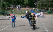 Massa volk voor auto's, show en DDT op Race Wars
