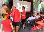 DJ, bicky's en shotjes bij Calice