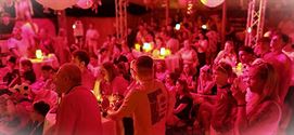 DJ, bicky's en shotjes bij Calice