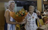 Muziek van The Mixties en bloemen voor Mariette
