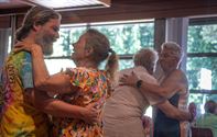 Muziek van The Mixties en bloemen voor Mariette