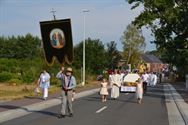 De Sacramentsprocessie bracht Viversel op de been