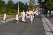 De Sacramentsprocessie bracht Viversel op de been