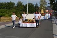 De Sacramentsprocessie bracht Viversel op de been