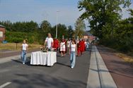 De Sacramentsprocessie bracht Viversel op de been