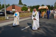 De Sacramentsprocessie bracht Viversel op de been