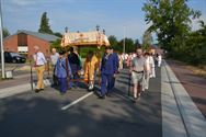 De Sacramentsprocessie bracht Viversel op de been