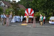 De Sacramentsprocessie bracht Viversel op de been