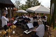 De Sacramentsprocessie bracht Viversel op de been