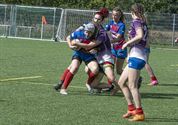 Rugbydames verkopen hun huid duur op benefiet