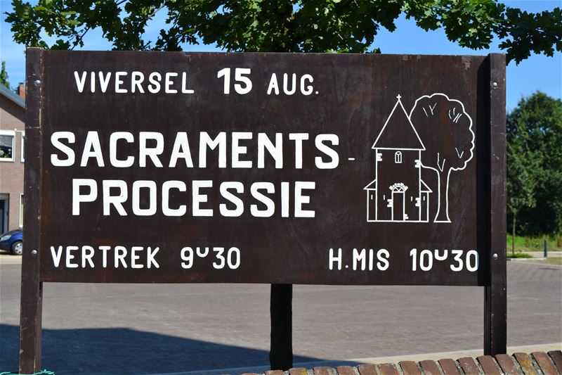Sacramentsprocessie Viversel